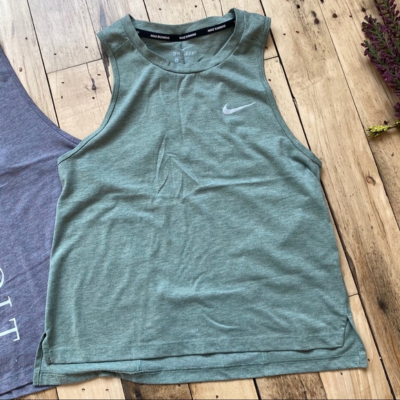 Bundle of Nike Tanks Running Workout Athletic - Picture 4 of 8